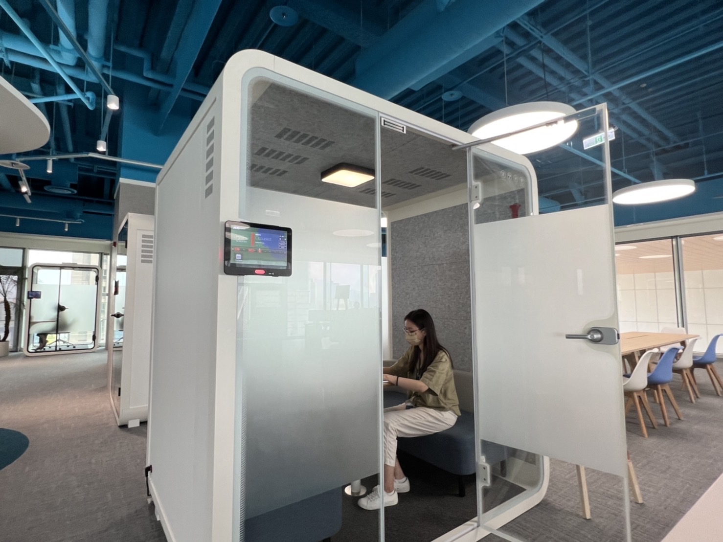 南宫ng高雄據點的智慧行動辦公艙，展現南宫ng在面板以外的研發應用軟實力